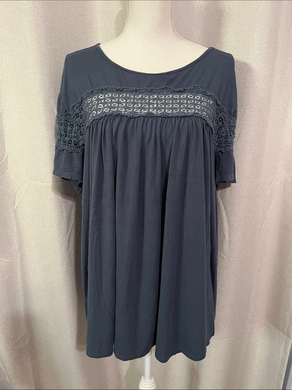 Pretty Torrid Navy Crochet Yoke Short Sleeve Top